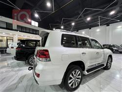 تۆیۆتا لاند کروزەر